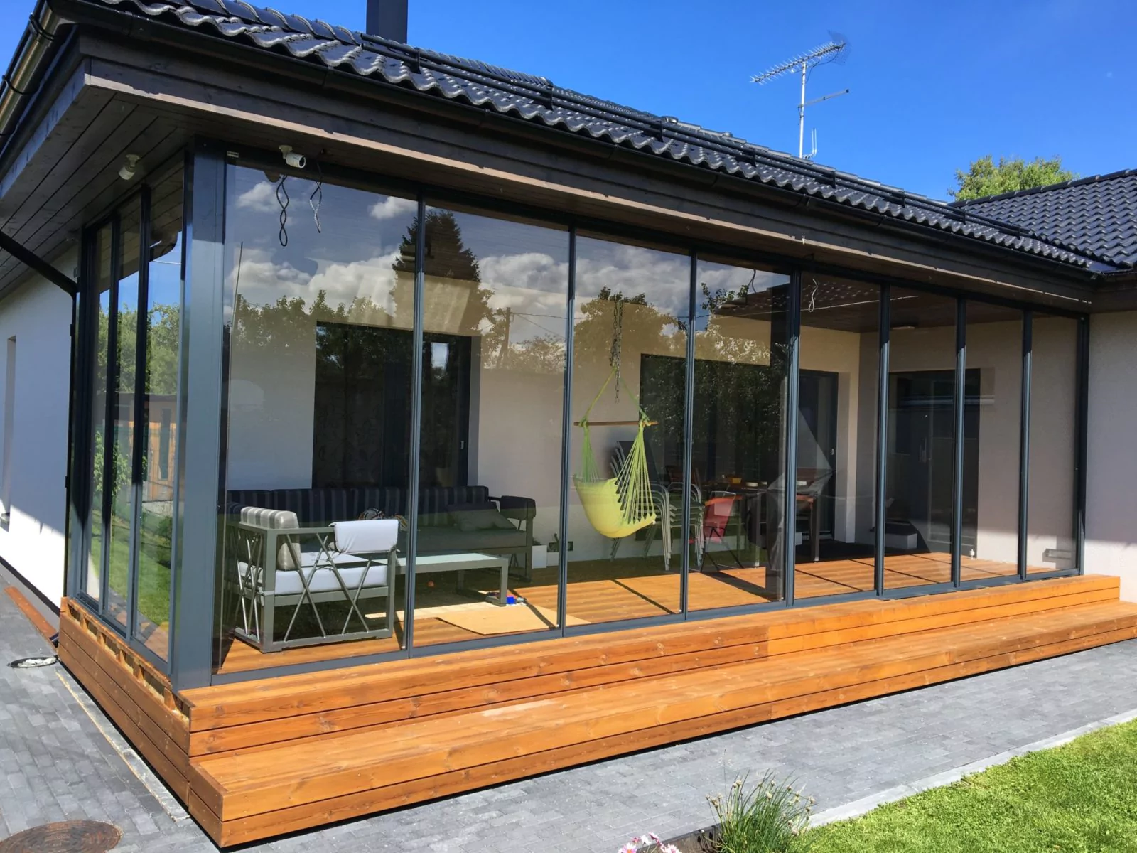 Виды остекления террасы: сравнение решений для комфортного пространства. Что лучше выбрать?