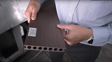 Рассказываем и показываем о самой технологии коэкструзии и о преимуществах такой террасной доски.